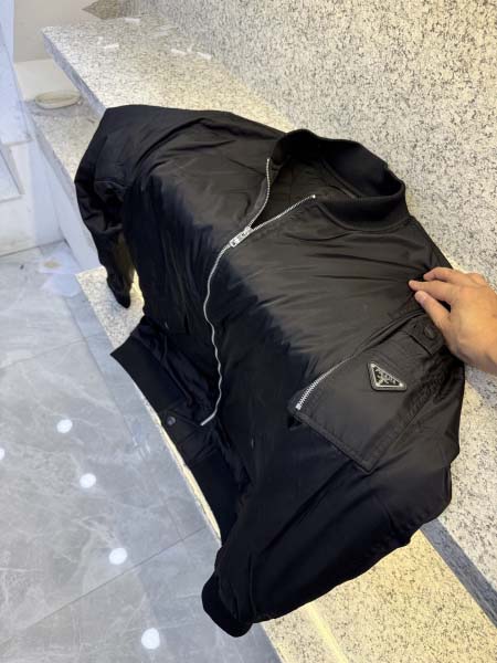 2025年12月14日入荷新作Pradaジャケット秋冬高品質...