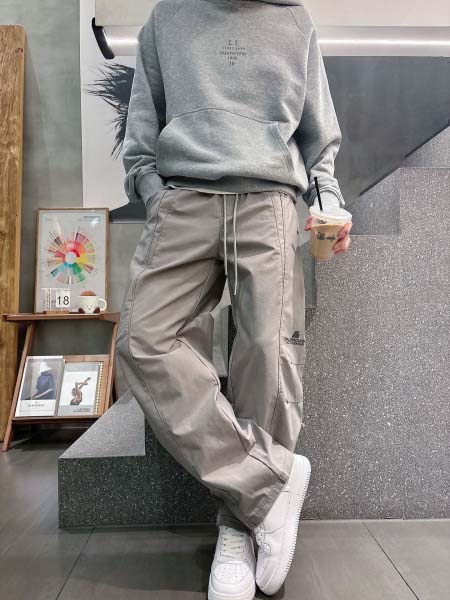 2025年12月26日秋冬新作Balenciagaスラックス...