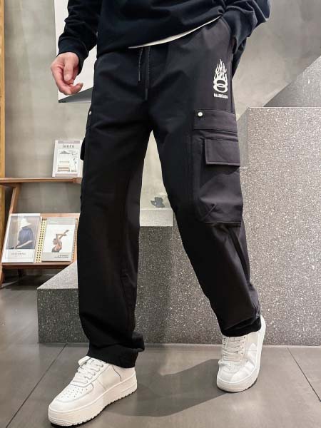 2025年12月26日秋冬新作Balenciagaスラックス...