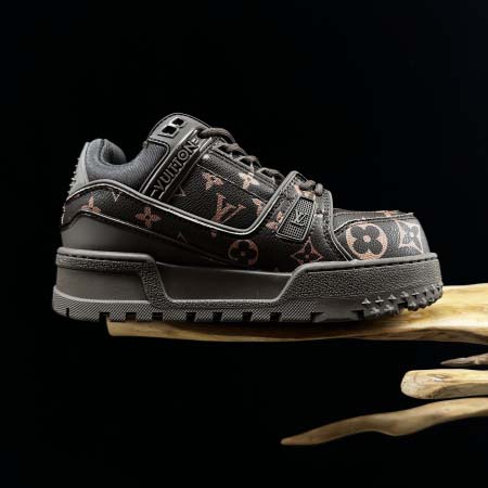 2026年1月10日入荷新品Louis Vuitton人気 スニーカー男女兼用/誕生日プレゼント/XH工場