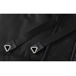 2026年1月9日PRADA 新作 羽毛綿のベストJX工場