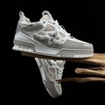 2026年1月10日入荷新品Louis Vuitton人気 スニーカー男女兼用/誕生日プレゼント/XH工場