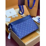 2026年1月14日新作高品質Louis VuittonバッグM12665/Monogram   Pochette Voyage 32 x 21 x 8  /GQ工場