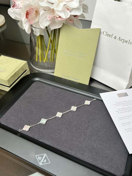 2026年2月1日入荷新品van cleef & arpelsブレスレットギフト/誕生日/記念品/アクセサリーxin工場