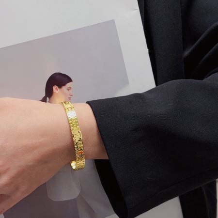 2026年2月3日入荷新品ルイヴィトン腕輪/ブレスレットギフト/誕生日/記念品/アクセサリーxin工場