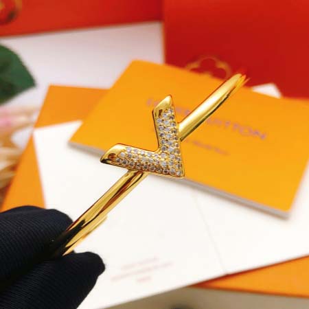 2026年2月3日入荷新品ルイヴィトン腕輪/ブレスレットギフト/誕生日/記念品/アクセサリーxin工場