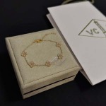 2026年2月1日入荷新品van cleef & arpelsブレスレットギフト/誕生日/記念品/アクセサリーxin工場