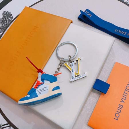 2026年2月3日入荷新品ルイヴィトン キーホルダー ギフト...