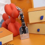2026年2月3日入荷新品ルイヴィトン キーホルダー ギフト/誕生日/記念品/アクセサリーxin工場