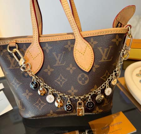 2026年2月3日入荷新品ルイヴィトン キーホルダー ギフト...