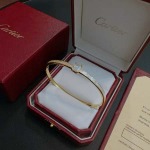 2026年2月3日入荷新品カルティエブレスレットギフト/誕生日/記念品/アクセサリーxin工場
