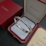 2026年2月3日入荷新品カルティエブレスレットギフト/誕生日/記念品/アクセサリーxin工場