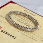 2026年2月4日入荷新品Cartier腕輪/ブレスレットギフト/誕生日/記念品/アクセサリーxin工場