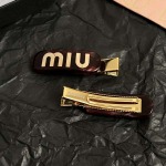 2026年2月5日入荷新品miumiuヘアピンギフト/誕生日/記念品/アクセサリーxin工場
