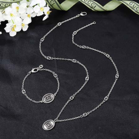 2026年2月5日入荷新品Gucci ネックレスギフト/誕生...