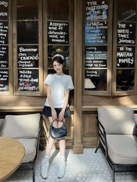 2026年3月6日入荷早春新作 Miumiuファッション/誕...