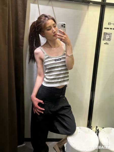 2026年3月6日入荷早春新作Miumiuニットベスト女性用...