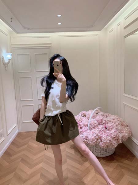 2026年3月6日入荷早春新作 Miumiuニット半袖女性用...