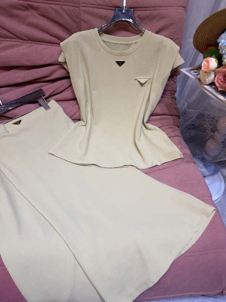 2026年4月4日入荷春夏新作Prada セット 上下高級品復刻 女性服 KL工場