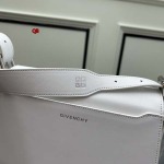 2024年6月5日人気新作入荷GIVENCHY バッグqb工場23*14*8CM