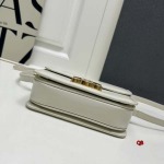 2024年6月5日人気新作入荷 CELINE バッグqb工場18cm