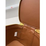 2024年8月1日新品入荷CELINE バッグ XX工場 SIZE:9.5 X 8 X 9