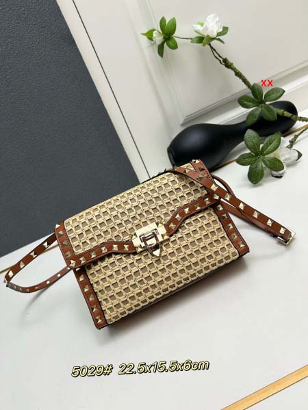 2024年8月2日新品入荷VALENTINORockstudバッグ XX工場 SIZE:22.5*15.5*6cm