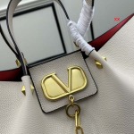 2024年8月1日新品入荷VALENTINO バッグ XX工場 SIZE:41.*25*18cm