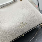 2024年8月1日新品入荷VALENTINO バッグ XX工場 SIZE:31 *25*15 cm