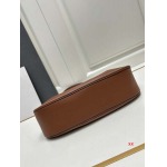 2024年8月1日新品入荷CELINE  バッグ XX工場 SIZE:28*16*7cm