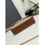 2024年8月2日新品入荷VALENTINORockstudバッグ XX工場 SIZE:22.5*15.5*6cm