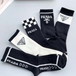 2024年秋冬新品人気 PRADA  靴下一箱5足セット