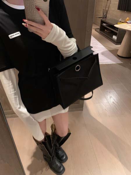 2025年4月29日入荷春夏新作Miumiu長袖Tシャツ can工場