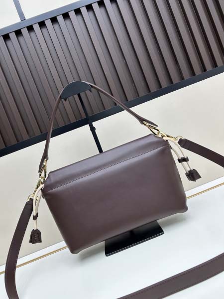 2025年5月28日入荷新作  Fendi  SIZE:26.5X18X8.5Cm  お安い/人気/本革 バッグ/XX工場
