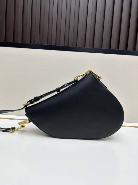 2025年5月29日入荷新作 Soft Saddle Dior  SIZE:24x20x7CM お安い/人気/革/バッグ/XX工場