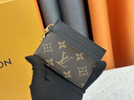2025年5月28日入荷Louis VuittonM8273...