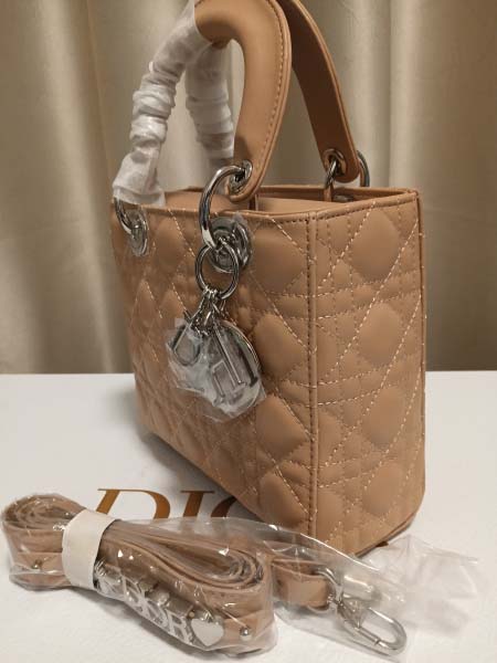 2025年6月5日入荷新作Dior Lady Dior SIZE:20    お安い/人気/革/バッグ/SY工場
