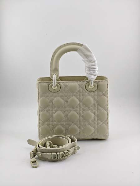 2025年6月5日入荷新作20CMx16.5CMx8CM  Lady Dior  お安い/人気/革/バッグ/SY工場