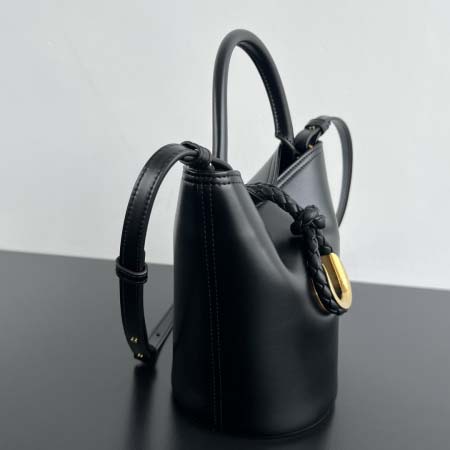 2025年7月7日入荷新作 Bottega Veneta 25早春新作Liberta    815244       SIZE:22x18x15 極品/正規品同様/人気/革/バッグ/AJ工場