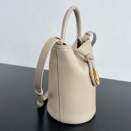 2025年7月7日入荷新作 Bottega Veneta 25早春新作Liberta    815244       SIZE:22x18x15 極品/正規品同様/人気/革/バッグ/AJ工場