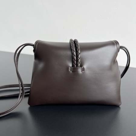 2025年7月9日入荷新作#Bottega Veneta  Baby Liberta  826147  Liberta Size24*15.5*5cm 極品/正規品同様/人気/革/バッグ/AJ工場