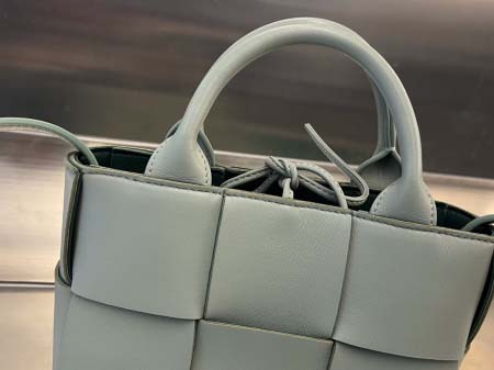 2025年7月9日入荷新作#Bottega Veneta   20x13x7特価/人気/革/バッグ/AJ工場
