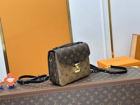 2025年7月10日入荷新作M11941Pochette Mtis  Monogram  Monogram Reverse  S-lock   20 x 17x7極品/正規品同様/人気/革/バッグルイヴィトン/CX工場