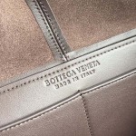 2025年7月7日入荷新作 Bottega Veneta新作 Sawyer   815807      SIZE:25*17*12極品/正規品同様/人気/革/バッグ/AJ工場