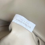 2025年7月7日入荷新作 Bottega Veneta  763970   SIZE:54x24x13 極品/正規品同様/人気/革/バッグ/AJ工場