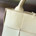 2025年7月9日入荷新作#Bottega Veneta   20x13x7特価/人気/革/バッグ/AJ工場