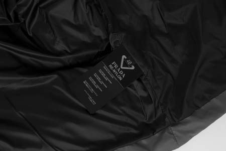 2025年10月30日秋冬新作Pradaダウンベスト高品質人気商品/LDF工場