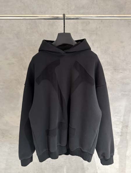 2025年11月11日秋冬新作VALENTINOスウェット超...