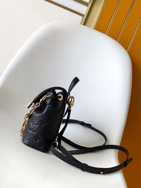 2025年12月8日入荷ヴィトン バッグM13389M13387 M13357 M13358 Coussin BackpackMonogram CoussinLV 21 x 26 x 10 高品質新作/誕生日プレゼント