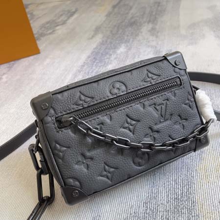 2025年12月9日入荷Louis Vuitton バッグM55702 Soft Trunk Monogram Taurillon 18.5 x 13.0 x 8.0 Taurillon 高品質新作/誕生日プレゼント/ZC工場